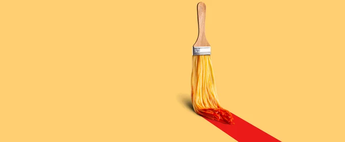 foto de um pincel com tinta vermelha nas cerdas